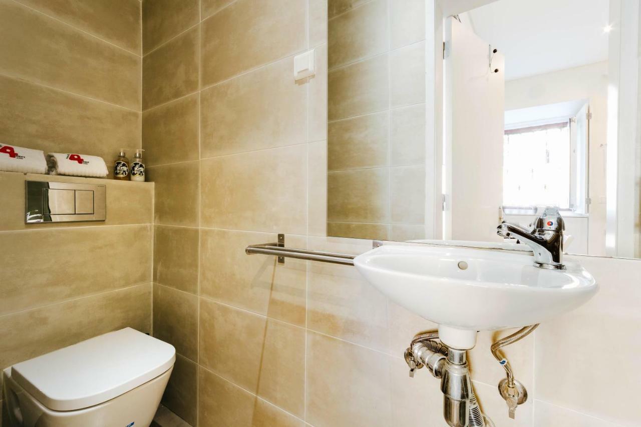 Rent4Rest Lisbon Downtown Tiny Studio Apartments Bagian luar foto